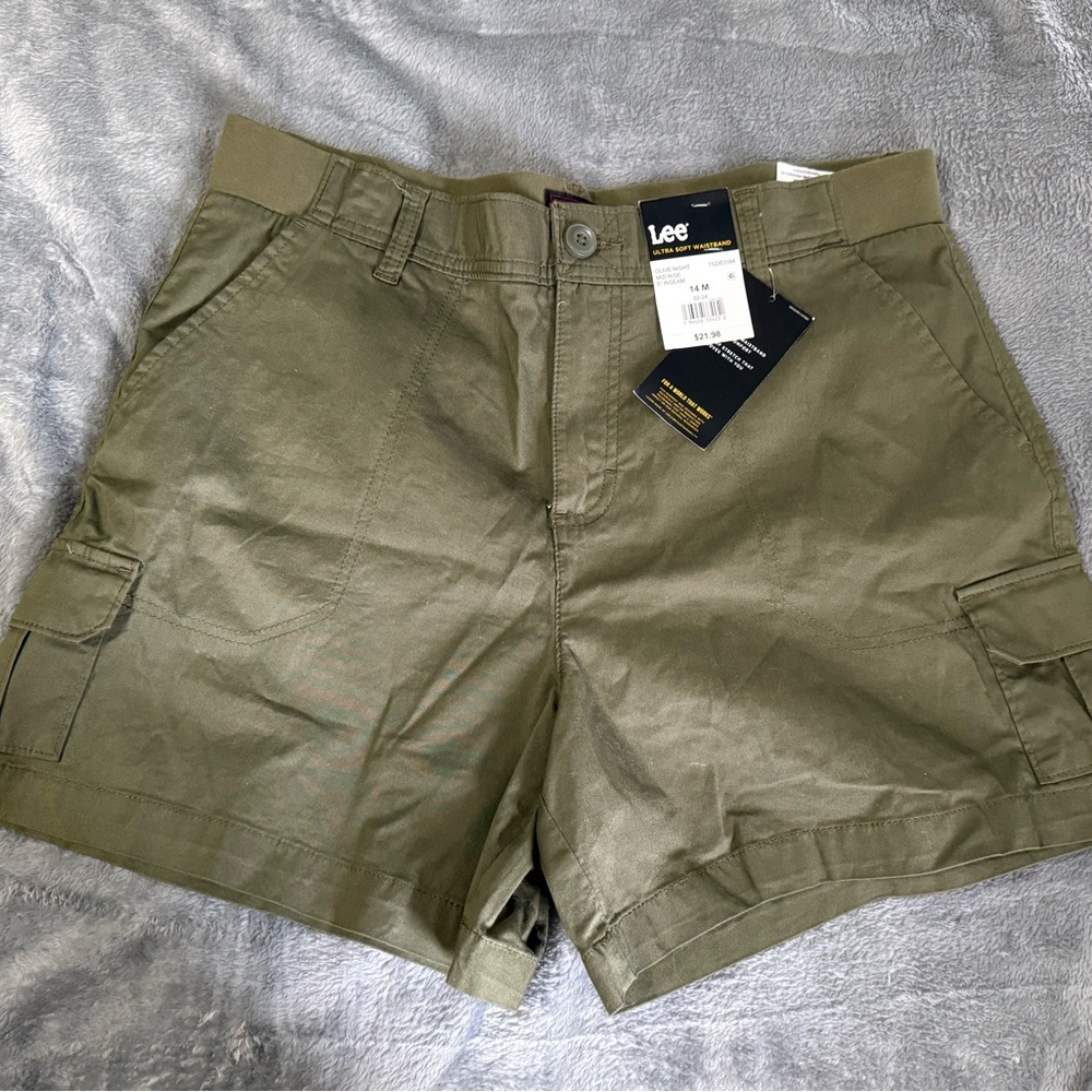 NWT Lee Olive Night Cargo Shorts
